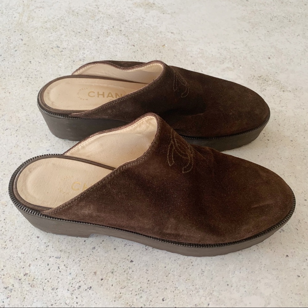 ✖️SOLD✖️ VINTAGE CHANEL CC Suede Mules Clogs - Picture 4 of 7